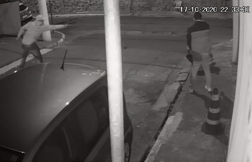 Imagens De Camera De Seguranca Mostram Vitimas De Assalto Sendo Baleadas No Itaim Bibi Zona Sul De Sp Veja Video Sao Paulo G1