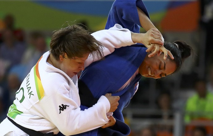 Semifinal entre a brasileira Mariana Silva e a  judoca eslovena Tina Trstenjak  (Foto: Reuters)