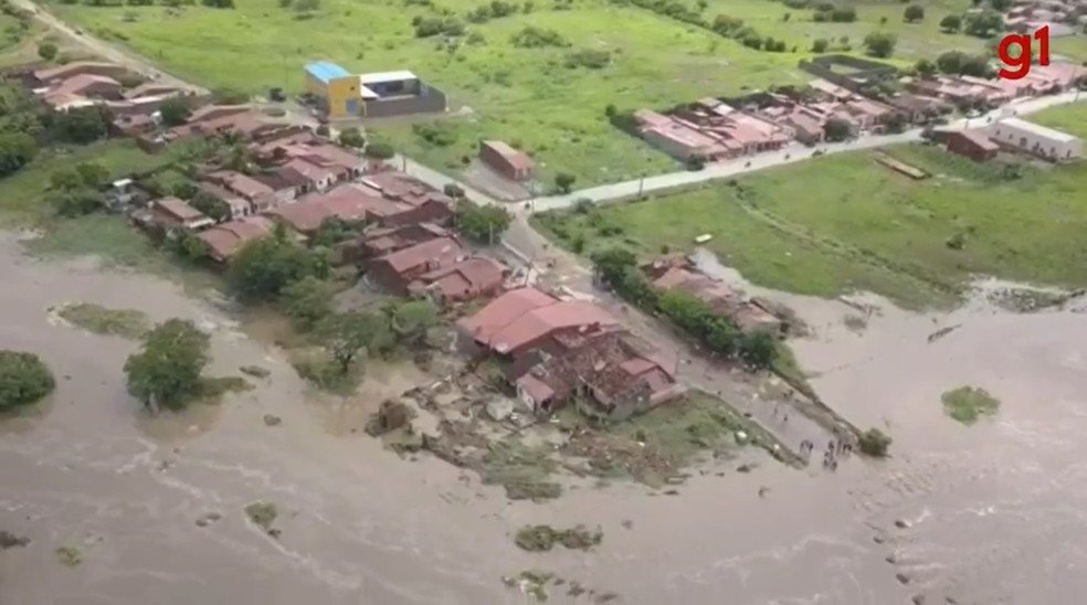 Em Milhã, no Ceará, um em cada sete moradores fica desabrigado após chuva torrencial — Foto: TV Verdes Mares/Reprodução