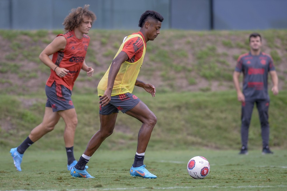 Bruno Henrique em treino do Flamengo nesta terça-feira — Foto: Marcelo Cortes/Flamengo