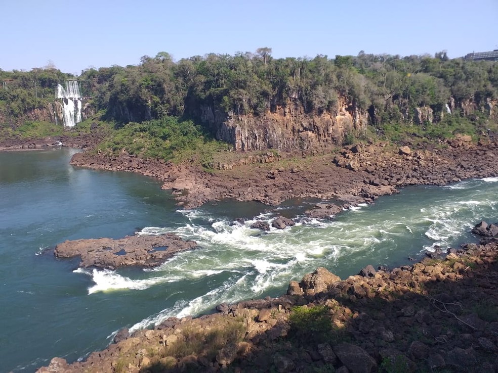 Com vazão normal, pedras não estariam visíveis nas cataratas — Foto: Edilma DDuarte/Divulgação