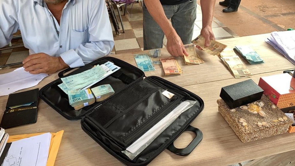 Dinheiro apreendido durante operação Dark Money em cidade de MS — Foto: Polícia Civil/Divulgação
