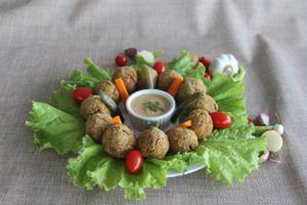 Croquete de frango, farelo de aveia, chia, ricota, tempero caipirão, pimenta do reino, cominho, salsinha, coentro, ricota e farinha de linhaça — Foto: Comida Di Buteco/ Divulgação