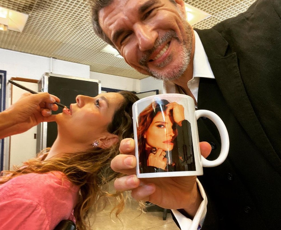 Lavinia Vlasak e Nicola Siri no camarim do "Caldeirão com Mion" — Foto: Reprodução/Instagram