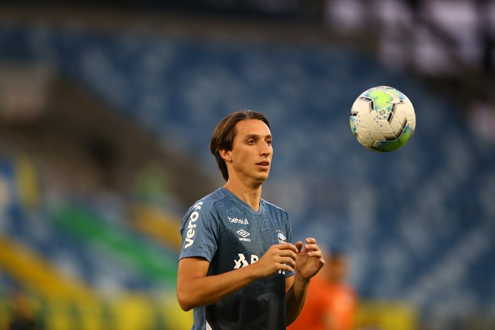 Presidente do Grêmio revela conversa adiantada com Geromel para renovação