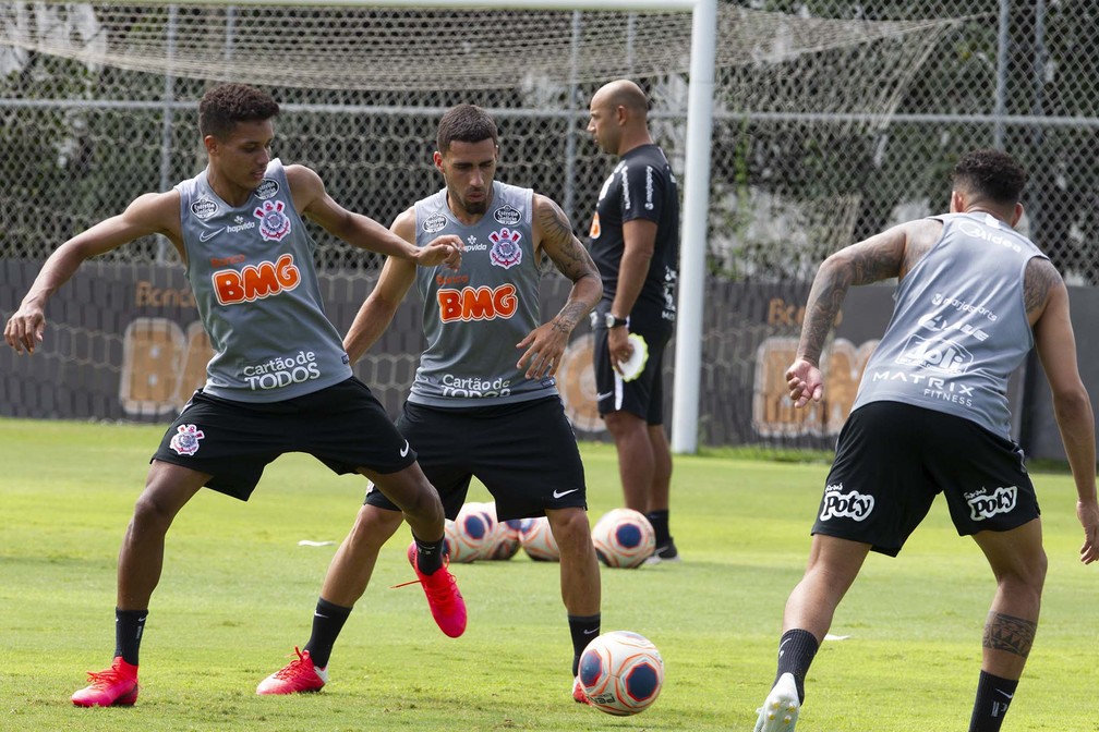 Corinthians volta a treinar no CT visando partida contra o Água Santa; veja a provável escalação