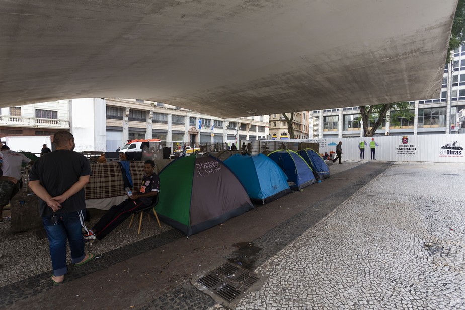 Barracas de moradores de rua na Praça do Patriarca, no Centro de São Paulo