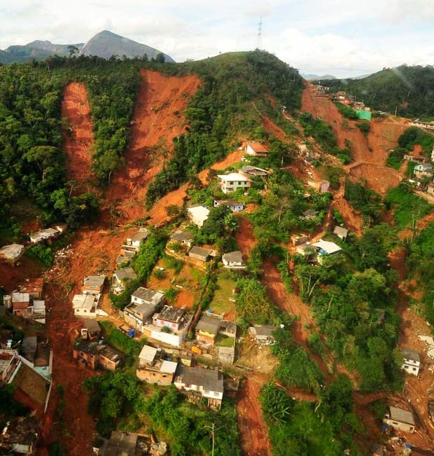Imagem área mostra devastação em área de Nova Friburgo (Foto: Marino Azevedo/Governo do Estado do Rio de Janeiro)
