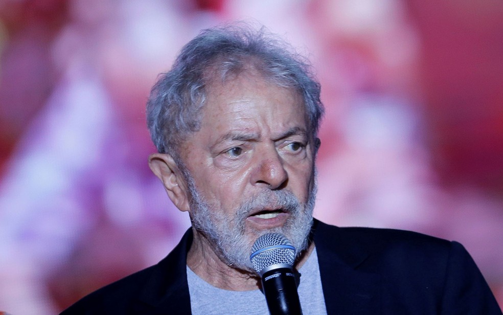 O ex-presidente Lula discursa durante evento em Recife, no dia 17 de novembro — Foto: Adriano Machado/Reuters