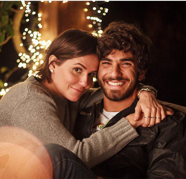 Deborah Secco e Hugo Moura apaixonados em selfie publicada pelo rapaz (Foto: Reprodução Instagram)