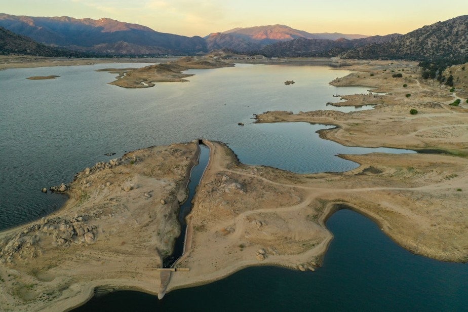 A crise climática atinge o oeste dos EUA antes mesmo de o verão começar (Lago Isabella, CA - 14/06/21)