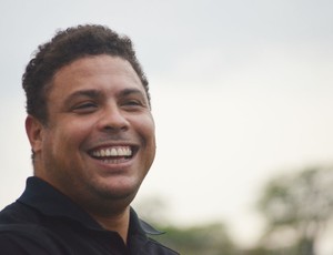 Ronaldo sorri durante o torneio de golfe (Foto: Guto Marchiori/Globoesporte.com)