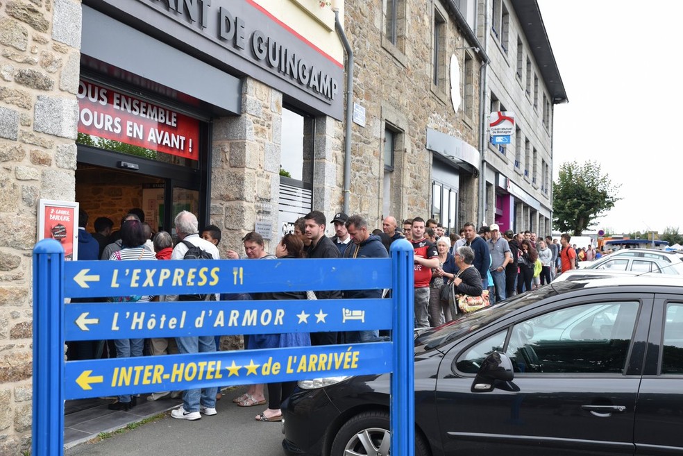 Possível estreia de Neymar movimenta Guingamp, cidade de 7 mil pessoas. Filas no estádio Roudourou para jogo com PSG (Foto: Divulgação/Guingamp)