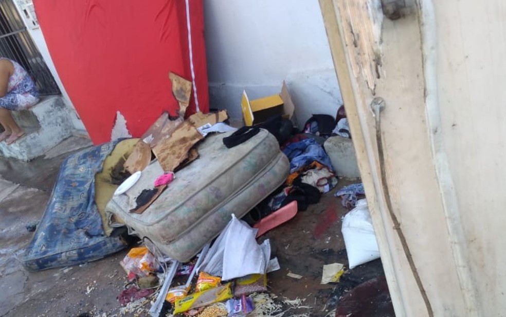 Família tem móveis destruídos após incêndio em Goiânia, Goiás — Foto: Chirlene Corrais/Arquivo pessoal