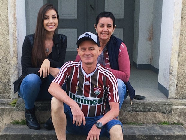 Maria Lina Deggan, namorada de Whindersson, com os pais (Foto: Reprodução/Instagram)