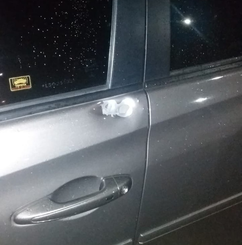 Carro de gerente de penitenciária é alvo de tiros no Piauí — Foto: Reprodução 