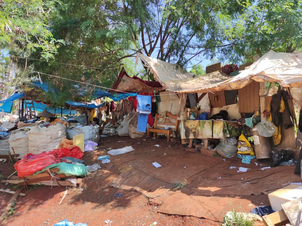 Barracas no transbordo de Ibitinga (SP) — Foto: Tribunal de Contas do Estado de São Paulo/Divulgação