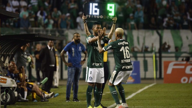 Deyverson sai para a entrada de Borja no Palmeiras