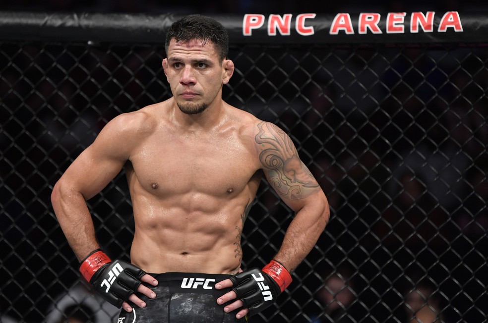 Rafael dos Anjos já foi campeão peso-leve do UFC — Foto: Getty Images