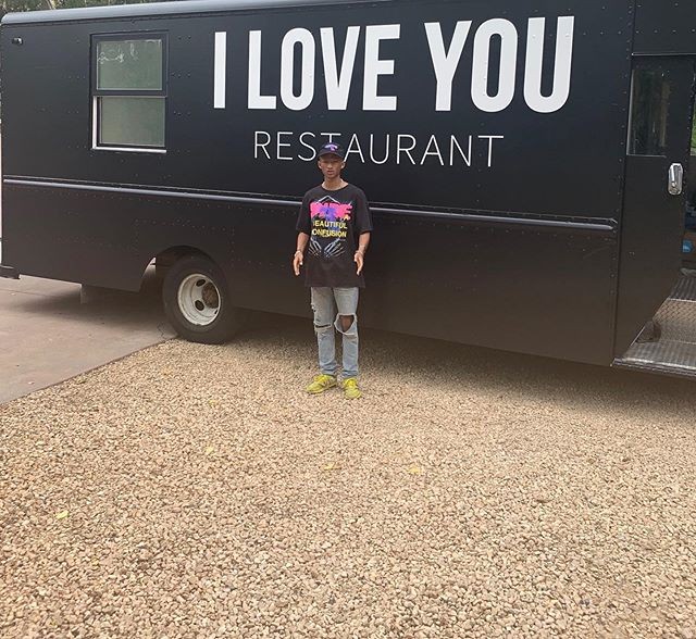 Jaden Smith, filho de Will Smith, funda food truck com comida vegana de  graça para quem precisa