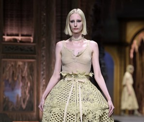 Dior atualiza vestes clássicas na Semana de Moda de Paris