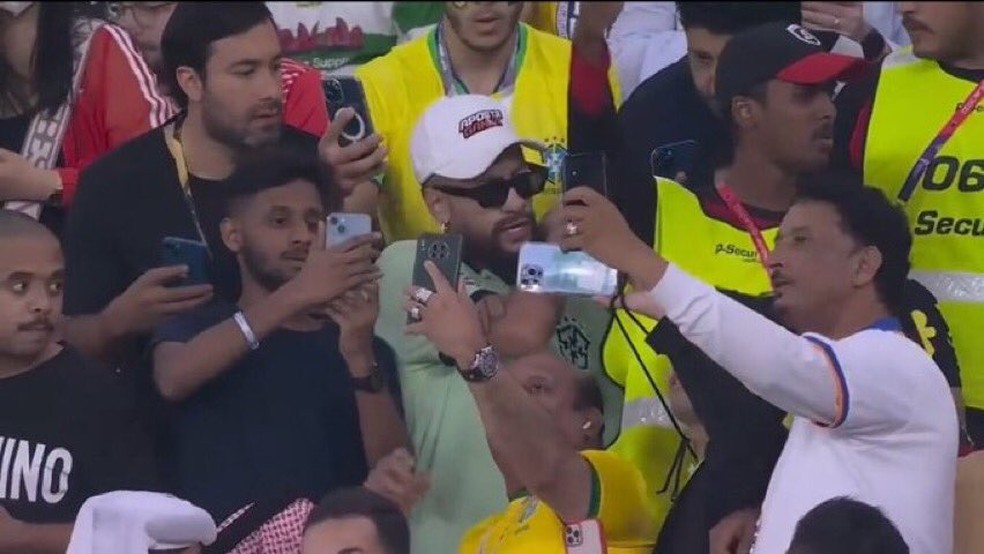 Eigon Oliveira, ssia de Neymar, em Brasil x Sua pela Copa do Mundo  Foto: Reproduo