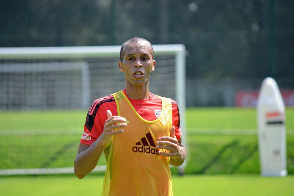 Em meio à escala de folgas, Miranda e Orejuela treinam com grupo menos desgastado do São Paulo