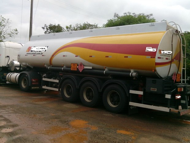 Em MS, PMA autua empresa em R$ 30 mil por transporte ilegal de combustível (Foto: Divulgação/PMA)