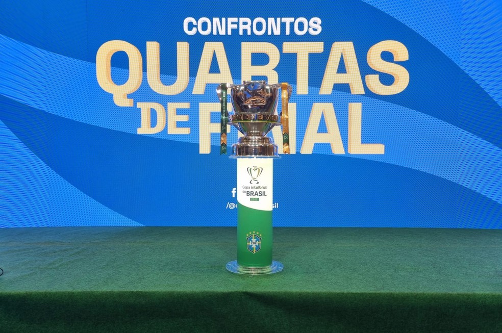 Taça da Copa do Brasil no sorteio das quartas — Foto: Ronald Lincoln Jr