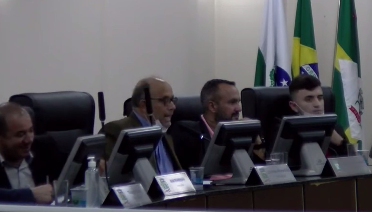 'Aquele que agride a mulher fisicamente é um gay enrustido', diz vereador em discussão de projetos de lei contra violência