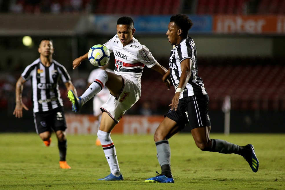 Marcos Guilherme na partida contra o Botafogo (Foto: Luis Moura / EstadÃ£o ConteÃºdo)