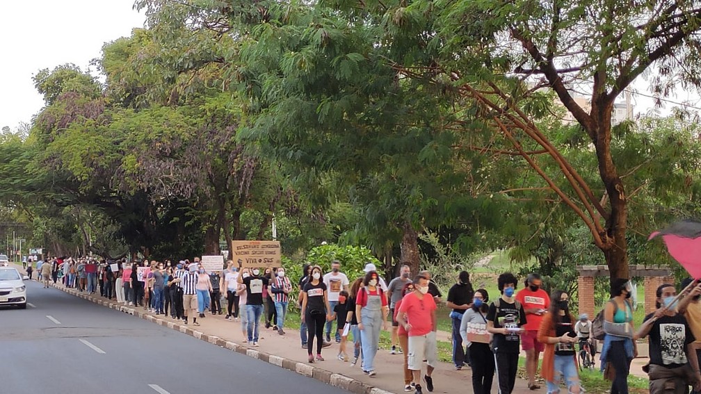 Manifestantes fizeram ato contra Jair Bolsonaro neste sábado (19) em Presidente Prudente (SP) — Foto: David de Tarso/TV Fronteira