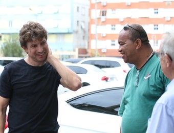 Tcheco visita amigos no Grêmio e se despede do Olímpico: Dá saudade
