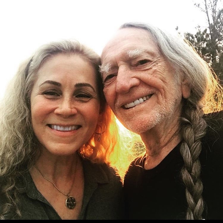 Annie D'Angelo e Willie Nelson estão casados desde 1991 (Foto: Reprodução / Instagram)