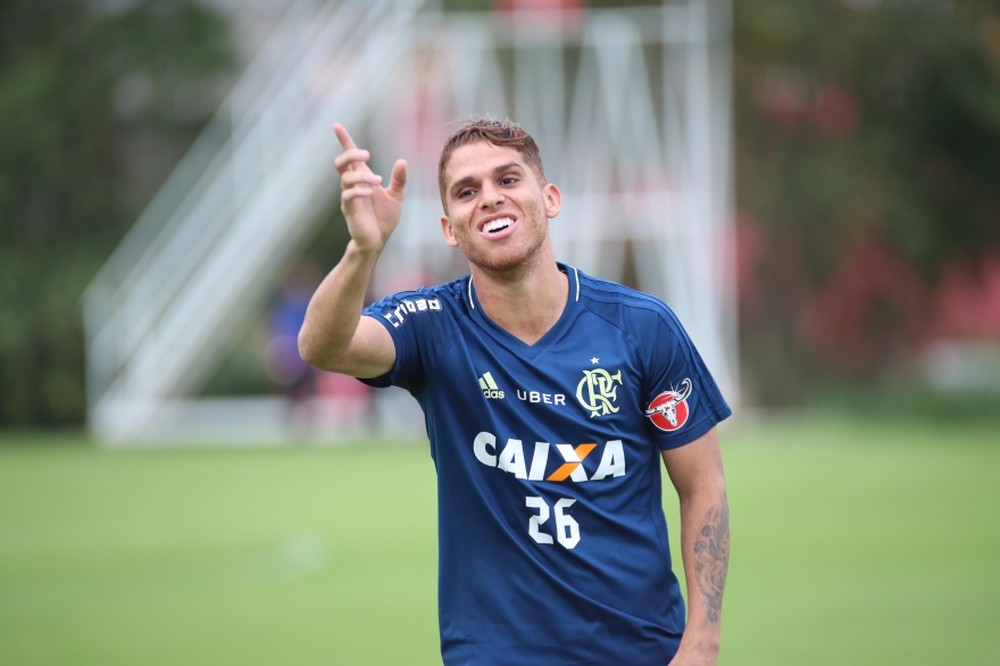 Atlético Nacional volta à carga por Cuéllar, mas Fla fecha a porta para saída