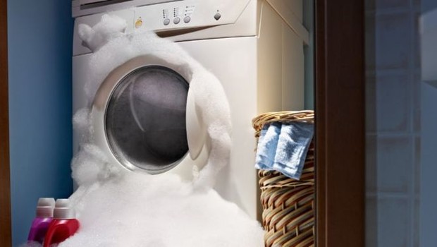 Comprar um eletrodoméstico novo para substituir o que quebrou gera liberação de gases do efeito estufa durante o processo de produção (Foto: Getty Images via BBC)
