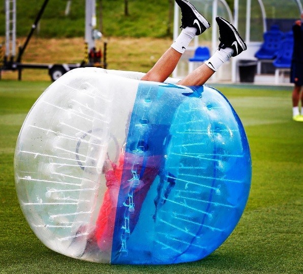 Futebol de bolha do Barcelona (Foto: reprodução/instagram)
