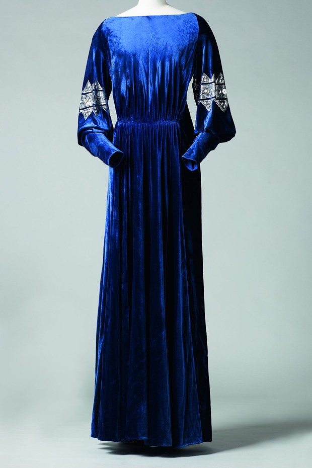 ‘La Diva’ evening gown, made of midnight-blue velvet and silver-metal sequins. Winter 1935-36 (Foto: Collection Palais Galliera © Katerina Jebb, 2014)
