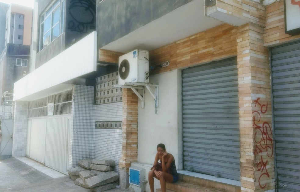 Apartamento onde vítimas eram mantidas não possui móveis (Foto: Valdir Almeida/G1CE)