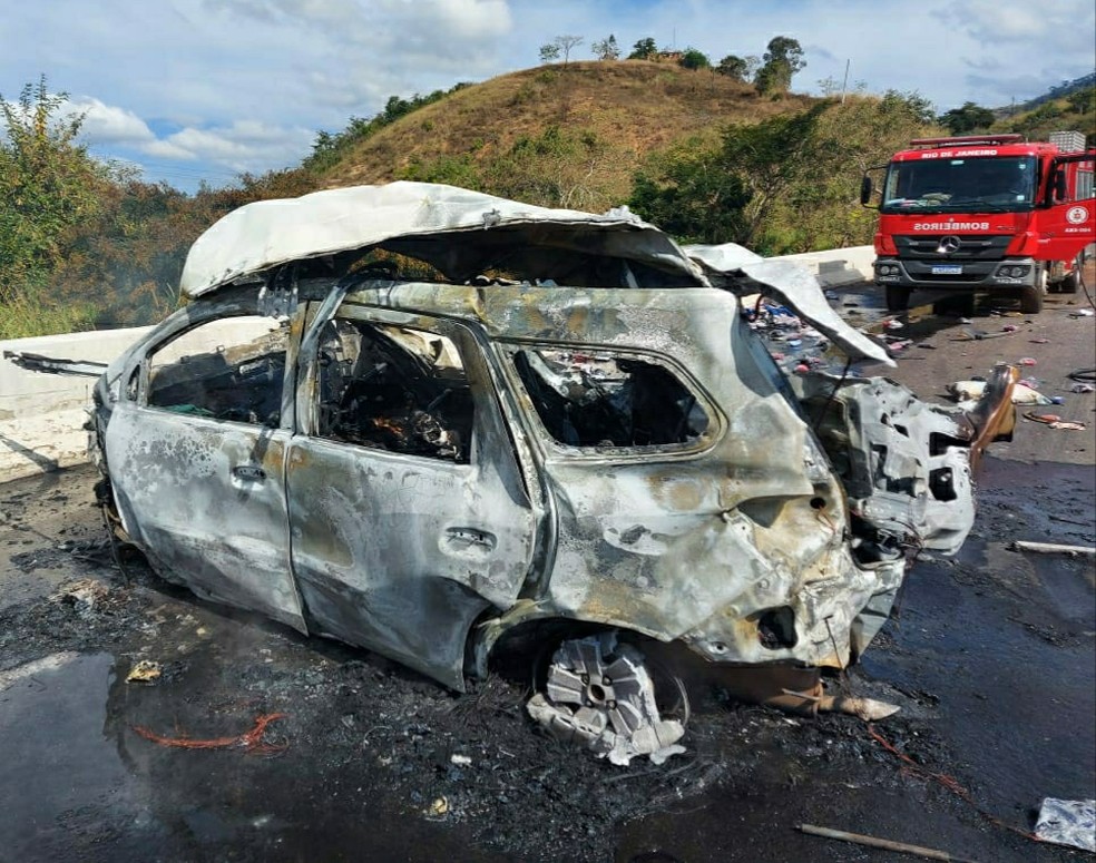 Acidente em Três Rios — Foto: Divulgação/Corpo de Bombeiros