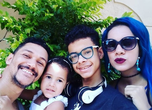 Fabiano Miranda com a mulher, Danny, e os filhos do casal, Laura e Kaio (Foto: Reprodução/Instagram)
