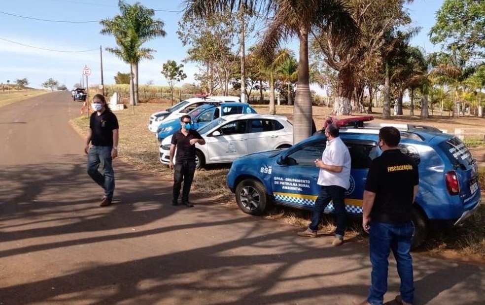 Guarda Municipal, Polícia Militar e o Departamento de Fiscalização orientaram sobre as medidas — Foto: ACidade ON/São Carlos