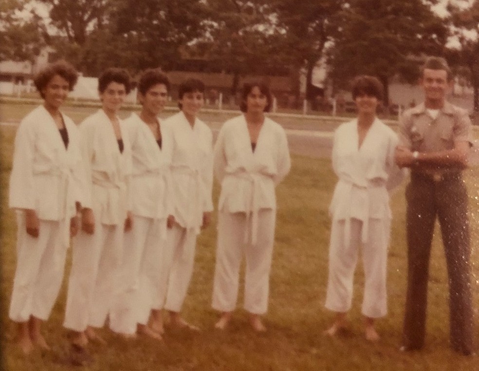 Mulheres faziam aula de defesa pessoal na corporação — Foto: Arquivo Pessoal / Divulgação