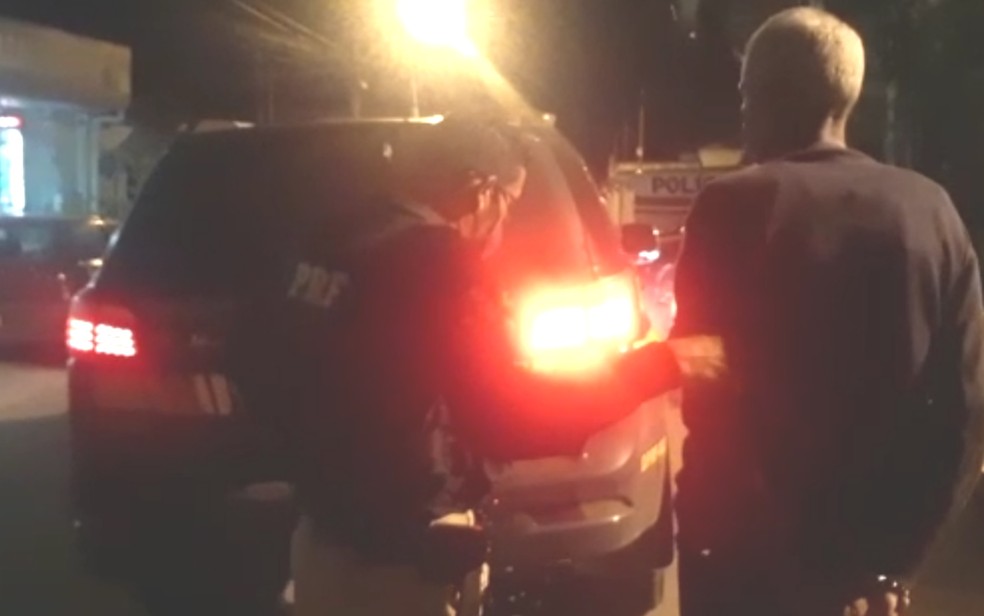 Idoso é preso suspeito de matar passageiro após discussão por causa de luz acesa dentro de ônibus que saiu de Goiás a São Paulo