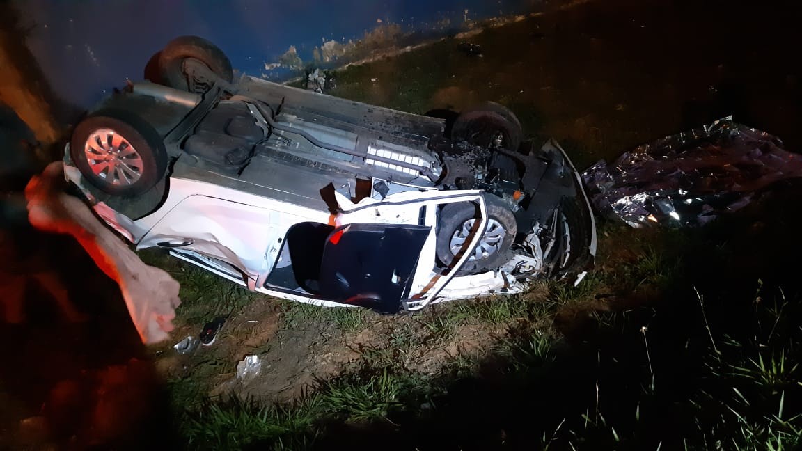 Duas pessoas morrem após carro capotar em curva na Vila Nambi em Jundiaí