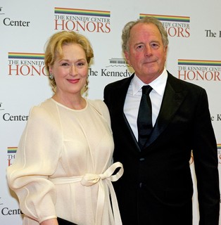 Meryl Streep e seu marido, Don Gummer,se casaram em 1978 - depois que seu parceiro John Cazale faleceu. Mesmo com toda fama, a humilde atriz vencedora do Oscar conseguiu manter sua vida pessoal fora dos holofotes.
