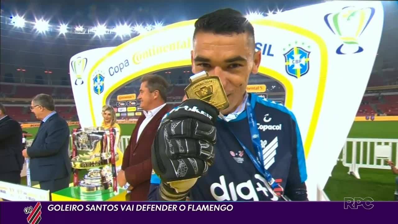 Athletico aceita proposta do Flamengo pelo goleiro Santos