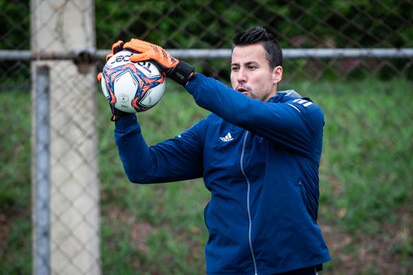 Fábio do Fluminense Discute Possível Retorno ao Cruzeiro com Dono do Clube