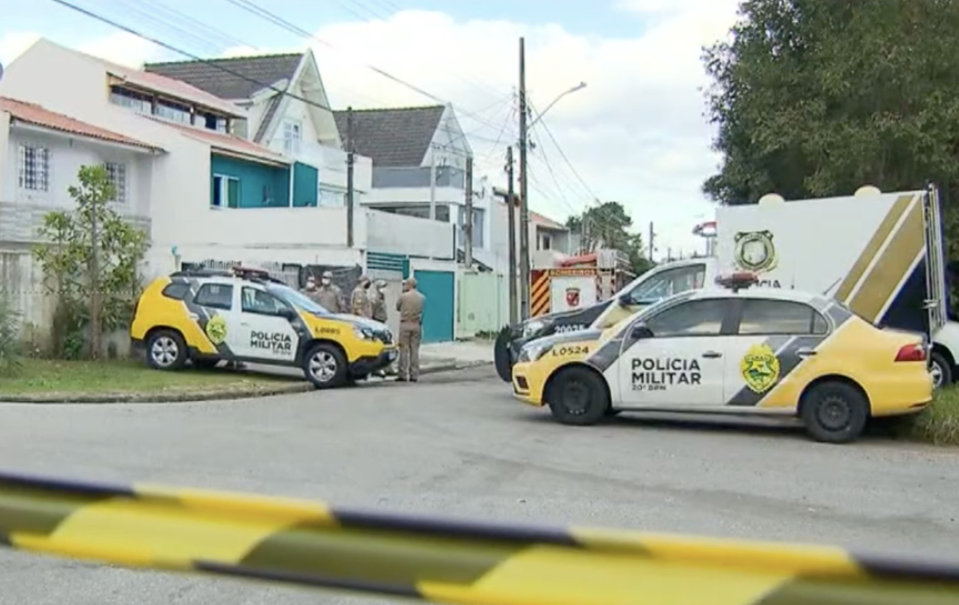 Homem é preso suspeito de enterrar o pai no quintal e matar a mãe asfixiada, em Curitiba, diz PM