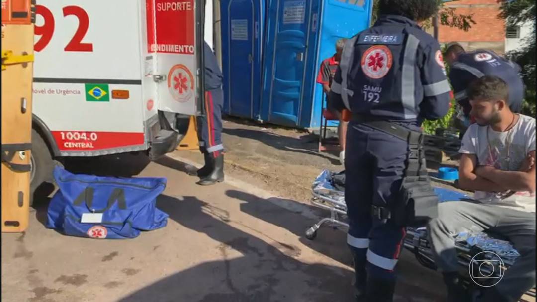 Milhares de profissionais de saúde estão atravessando o país para ajudar as vítimas da tragédia no Rio Grande do Sul